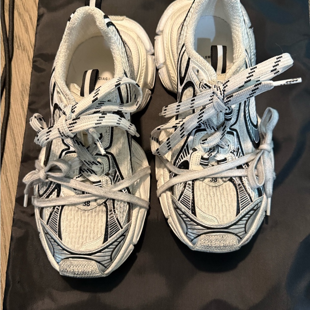 Balenciaga White and Black Sneakers Distressed Chunky Design size 38, fits 38.8 - Picture 2 of 13